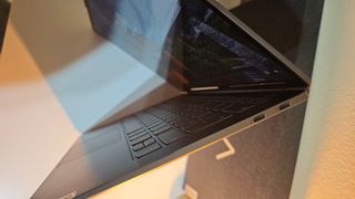 Ordenador Portatil Lenovo Yoga S94014IIL i7 +Funda