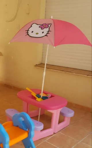 Mesa infantil Hello Kitty con sombrilla