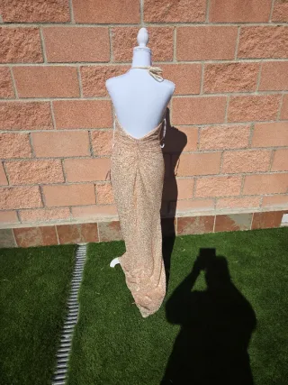Vestido de fiesta dorado con lentejuelas