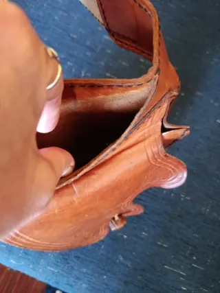 Riñonera de cuero hecha a mano