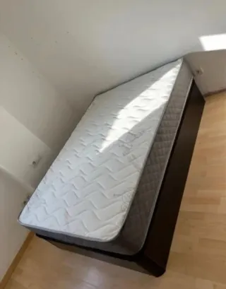 Canapé de madera y tela