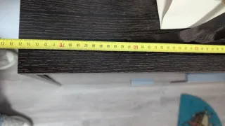 Zapatero de madera con tiradores plateados