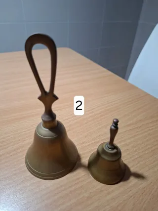 Lotto di mortai, campane e portacandele in bronzo