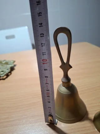 Lotto di mortai, campane e portacandele in bronzo