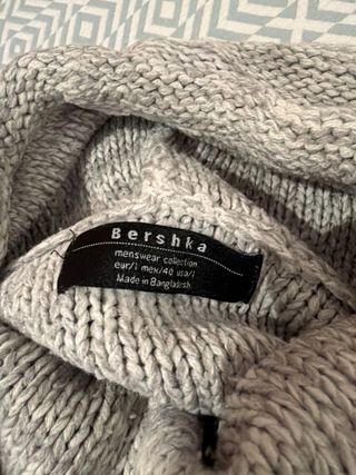 Sudadera Bershka cuello alto gris