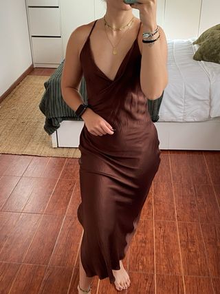 Vestido largo satén marrón