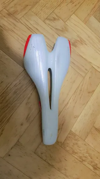 Bicicleta de montaña roja