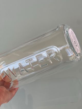 Bottiglia di vetro per acqua con tappo di sughero