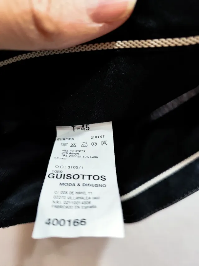 Traje gris oscuro perlado con chaleco