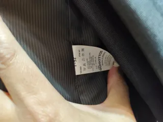 Traje gris oscuro perlado con chaleco