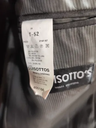 Traje gris oscuro perlado con chaleco