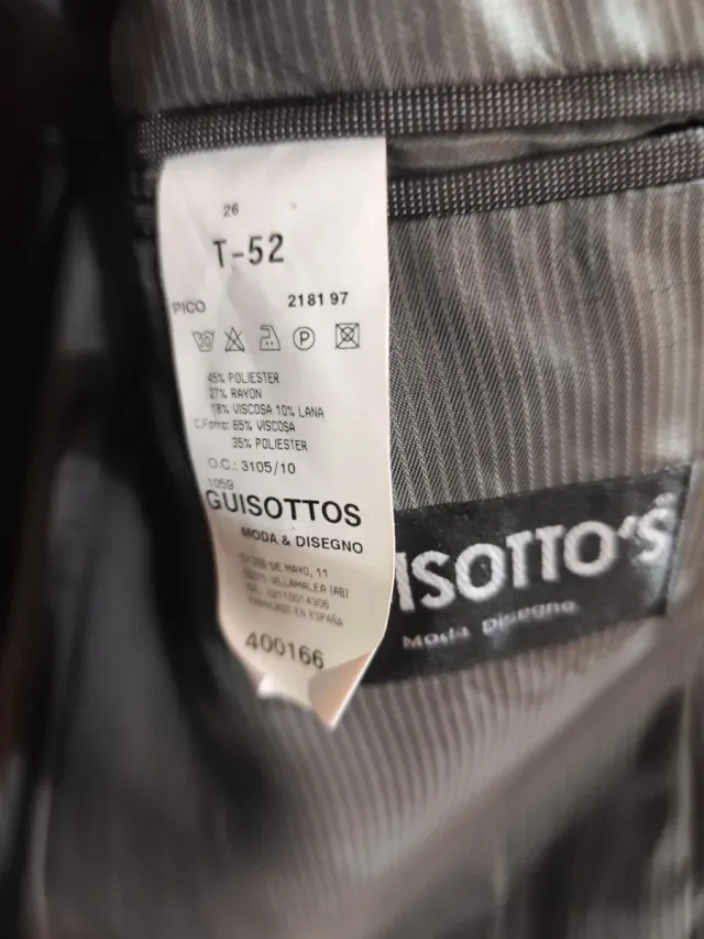 Traje gris oscuro perlado con chaleco