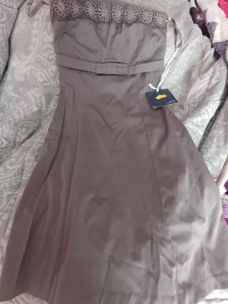 Vestido juvenil marrón con flores