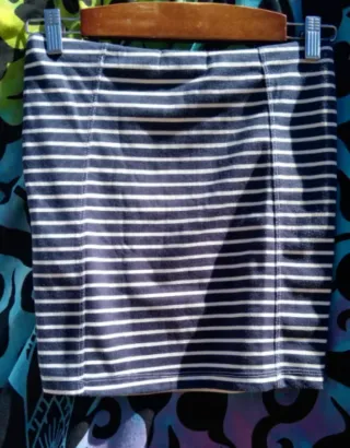 3 MINIFALDAS Y 3 FALDAS LARGAS:1X1€