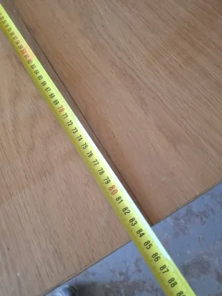 Mesa de comedor de madera