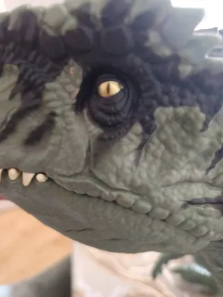 Dinosaurio de juguete verde