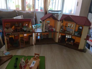 Casita y jardín Sylvanian Families con luz
