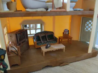 Casita y jardín Sylvanian Families con luz