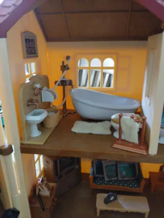 Casita y jardín Sylvanian Families con luz