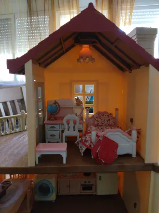 Casita y jardín Sylvanian Families con luz