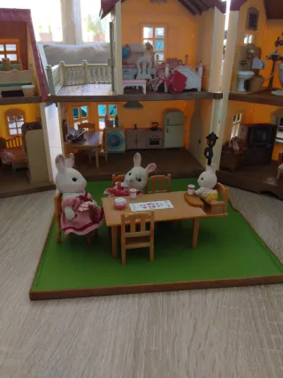 Casita y jardín Sylvanian Families con luz