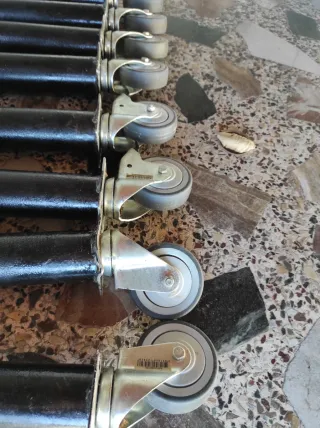 Gambe da letto con ruote