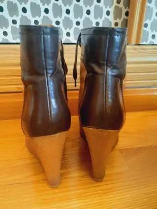 Botines de piel vintage con cuña