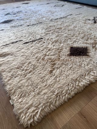 Alfombra Zara Home pelo largo beige