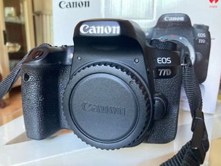 Canon 77D equipo completo + extras(original 1100€)