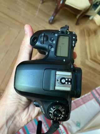 Canon 77D equipo completo + extras(original 1100€)