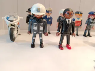 Playmobil Policía con Moto y Accesorios