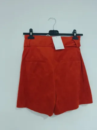 Falda Promod roja con cinturón
