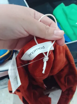 Falda Promod roja con cinturón