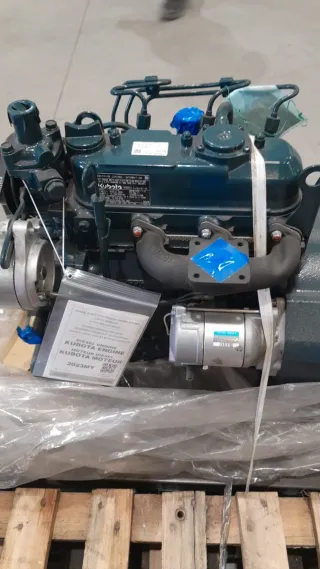 Motor Kubota D1105-EF02