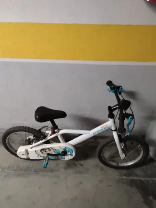 Bicicleta infantil Btwin blanca