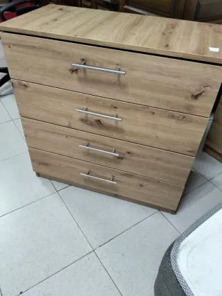 Cómoda de madera con 4 cajones