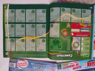 Álbumes de cromos de fútbol vacíos