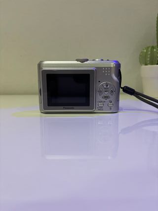 Cámara Digital Panasonic Compacta Gris
