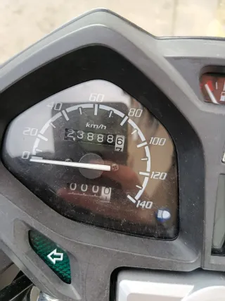 Honda CB125F Blanca - Ruedas Nuevas