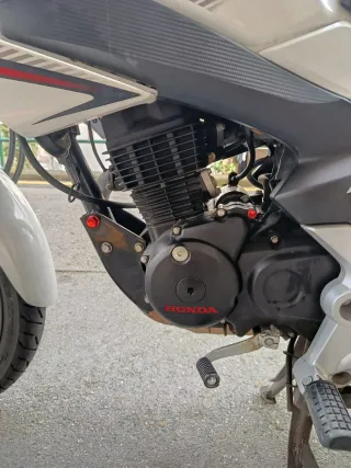 Honda CB125F Blanca - Ruedas Nuevas