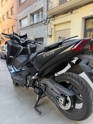 Yamaha Tmax 530 SX Negra