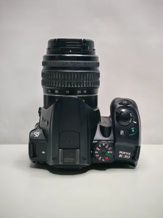 Pentax K30 con obiettivo 18-55mm
