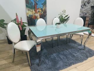 Mesa Comedor Cristal y Sillas Isabelinas