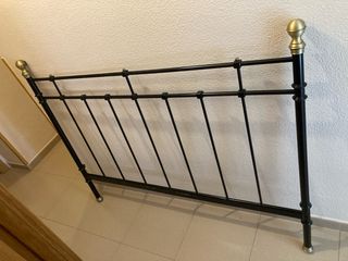 Testata in ferro battuto con nappe dorate