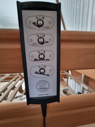 Cama articulada con carro elevador