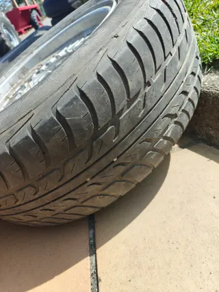 Llantas 15 aleación con neumático 205/65R15