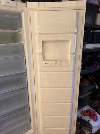 Congelatore verticale Balay bianco