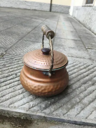 Vecchia teiera in rame