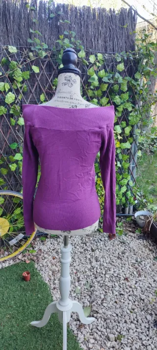 Camiseta cuello barco.