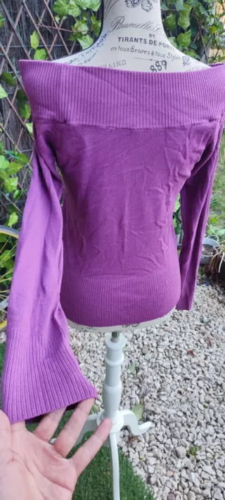 Camiseta cuello barco.